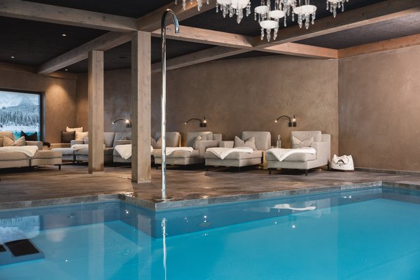 Wellnessbereich mit Indoor-Pool im Hotel Mondschein Südtirol