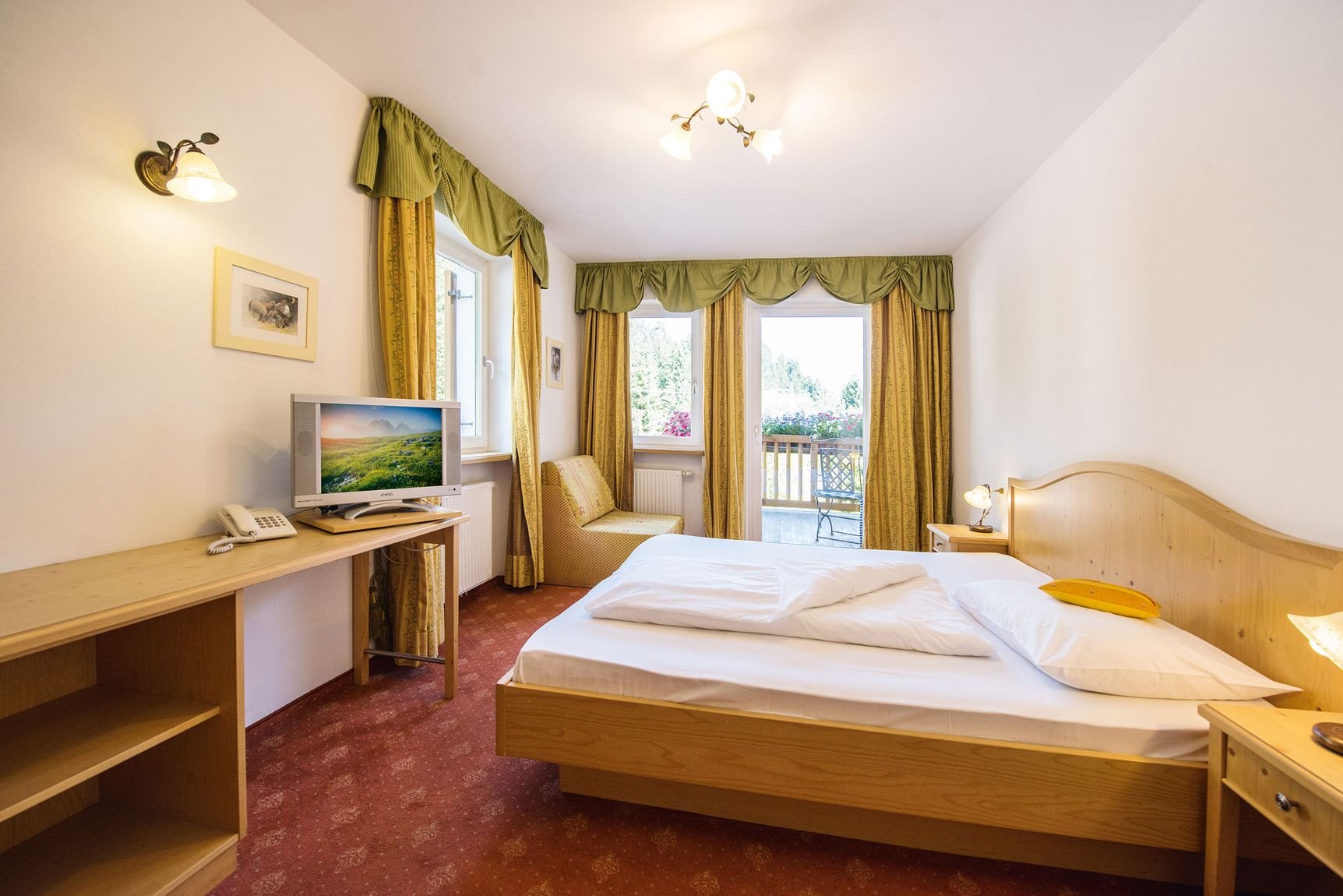 csm_hotel-mondschein-eggental-obereggen-doppelzimmer-suite-2_39988985c0.jpg